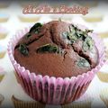 Cupcake au chocolat et feuilles de menthe