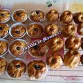 Muffins et mini kouglopf au Boursin salade noix, noisettes et cranberries