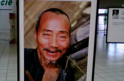 Exposition dans un centre commercial en banlieue, le pire et le meilleur