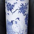 An unique excellent blue and white porcelaine rouleau vase painted with two erotic scenes, China, Transitional period, c 1630-50