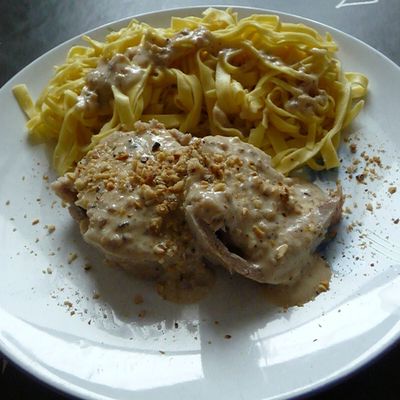 Rôti de veau, sauce crèmeuse aux noisettes