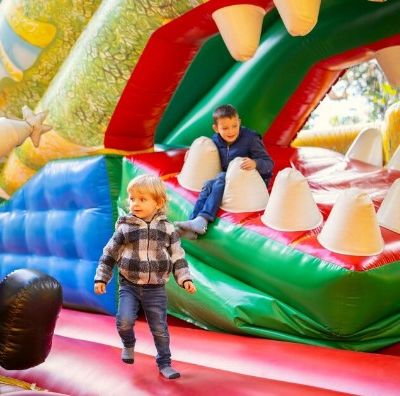 Les règles de sécurité à respecter lors de la location d’un château gonflable