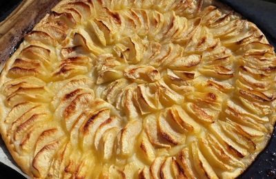 TARTE FINE CARAMÉLISÉE AUX POMMES