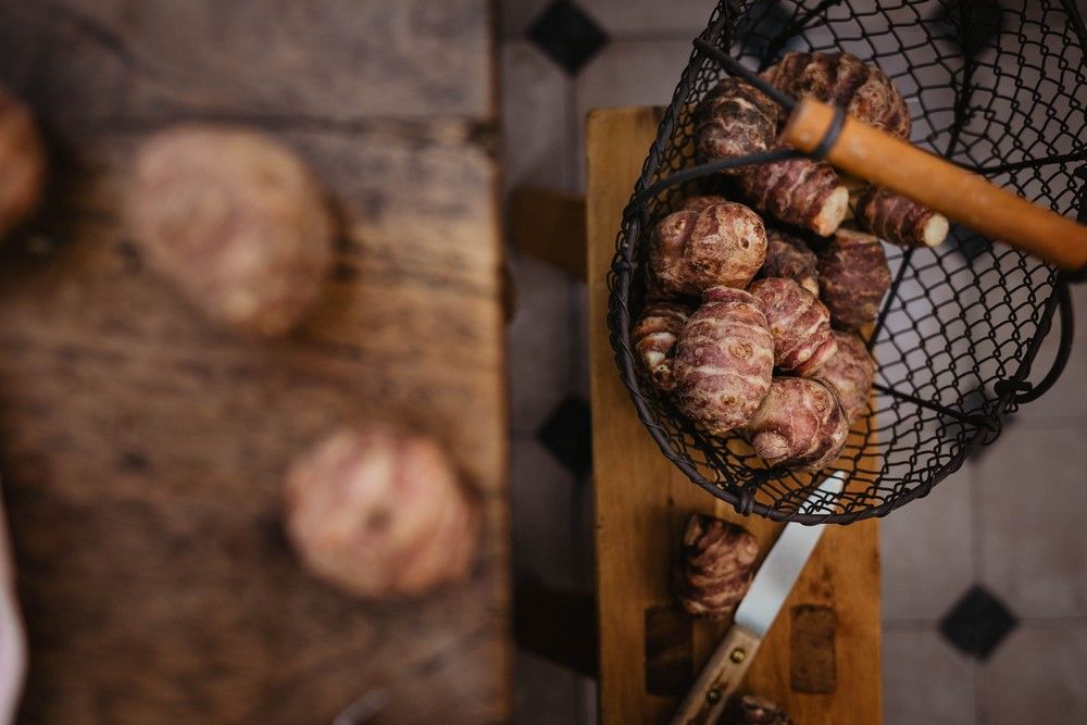 poêlée de topinambours, romarin, recette hiver, recette hivernale, légume oublié, noix, légumes à la poele, recette économique, facile, rapide