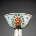 Bol sur pied à décor floral, dynastie Ming