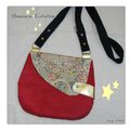 un petit sac rouge