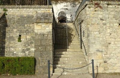 Une petite église troglodyte