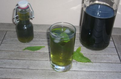 Infusion glacé à la menthe fraîche