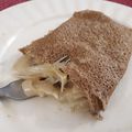 galette aux oignons de roscoff et à la cancoillotte (végétarien)