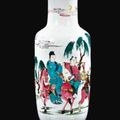 Vase rouleau en porcelaine de la Famille Rose. Chine, Dynastie Qing, époque Yongzheng (1723-1735) 