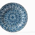 A blue and white dish with outlined rim, Kangxi period (1662-1722)