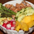  POKE BOWL SAUMON, AVOCAT, MANGUE, CONCOMBRE, RADIS, ASPERGES VERTES