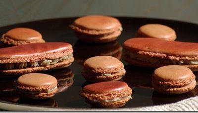 Macarons, macalongs ganache chocolat blanc réglisse hibiscus