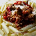 Penne sauce bolognaise aux champignons et au poivron pointu doux