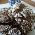 Biscuits craquelés au chocolat - éclats de praliné 