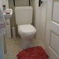 Nouveau sol dans wc avec dalles de galets plats