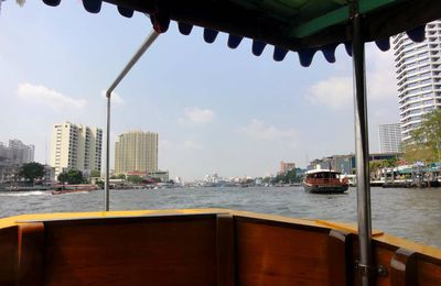 Direction Chao Praya et visite du temple Wat Pro