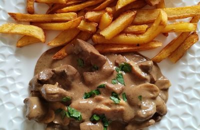 ROGNON DE BOEUF - VIN ROUGE - MOUTARDE - CHAMPIGNONS