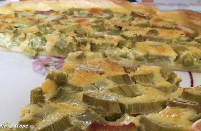 Une tarte à la rhubarbe toute simple ça vous dit ?