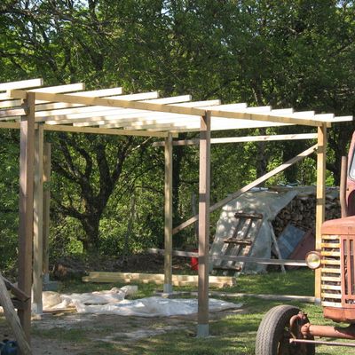 Montage de l'abri pour le bois
