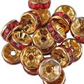 Lot de 100 strass rouge dorés 8 mm