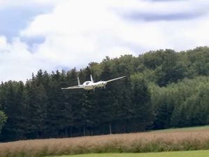 Le Rutan Boomerang, bimoteur RC dissymétrique.