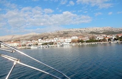 Croisière d'hiver Dalmatie/Istrie du 18 au 25 février 2017. 20 février, de Zadar à Pag par le Velebitski Kanal. Visit of Pag