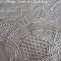 Nappe carrée "broderie Richelieu" motif forme arrondie