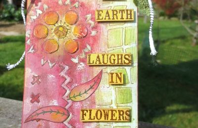 All about stencils... Two tags for challenges / Deux tags 