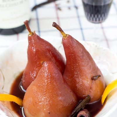 Poires au vin rouge aux épices et orange