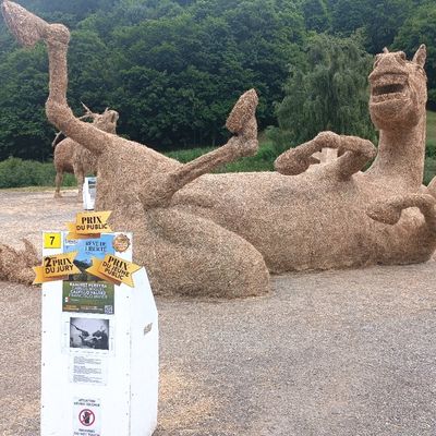 Concours de sculptures sur paille et foin