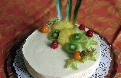 Pour Pâques : un gâteau mousseux au fromage blanc et aux fruits exotiques