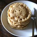 Baghrir (crêpes mille trous), sirop à la fleur d'oranger et à la cannelle