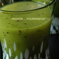 Un smoothie vert ... Kiwi, poire, céleri branche !