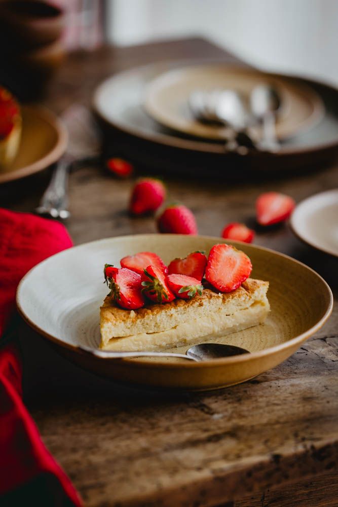 gateau magique, gateau à la vanille, fraises du périgord, recette de printemps, dessert aux fraises, recette facile, dessert de saison, dessert pour la fete des meres