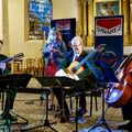 « GUITARES A ANY » S’AFFRANCHIT DU TEMPS, PAS DES ÉMOTIONS.