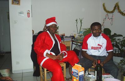 mon frere rocka et moi enceinte de 8 mois déguisée en pere noel