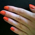 nail art orange et blanc