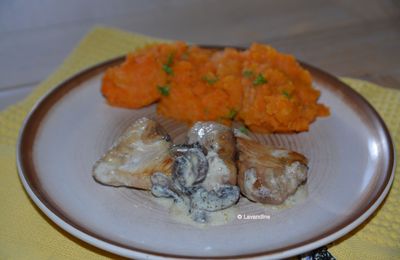 Filet de poulet à la sauce moutarde et champignons