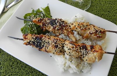 Brochettes de suprêmes de poulet au sésame, sans gluten et sans lactose