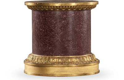 Socle circulaire en porphyre à monture de bronze doré. époque Empire 