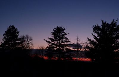 le soir, la lune la nuit.