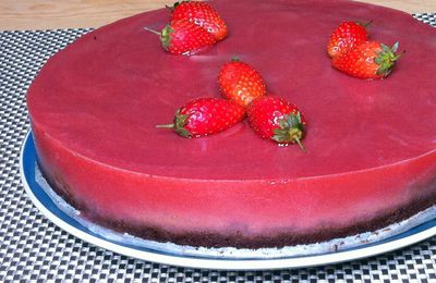 Cheesecake vegan aux fraises et au chocolat 
