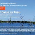 Main basse sur l'eau