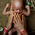 Le massage des bébés en Afrique