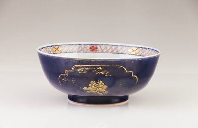 A Chinese export porcelain punch-bowl, Qianlong Period (1736-1795) 