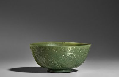 A Mughal style green jade bowl, Jiaqing period, circa 1800