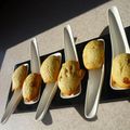 Madeleines saveurs nougat et fruits rouges.