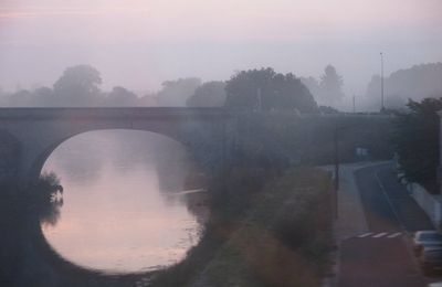 C'est un beau roman, un instant saisi et continué