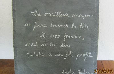 CITATION DE SACHA GUITRY - SUPPORT ARDOISE 25X25CM